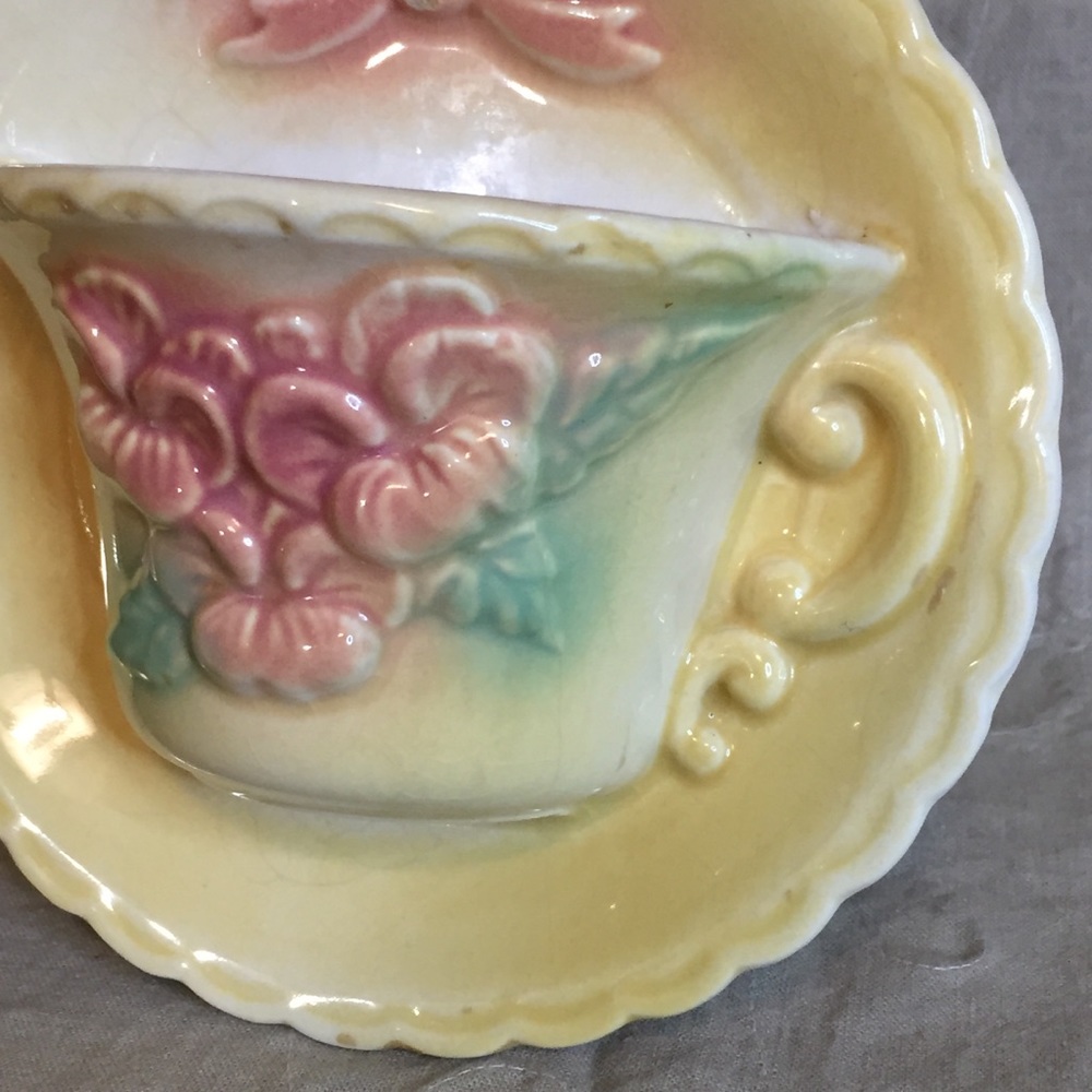 Vintage Hull Pottery USA Sunglow Tea Cup Wall Pocket - Picture 3 of 14